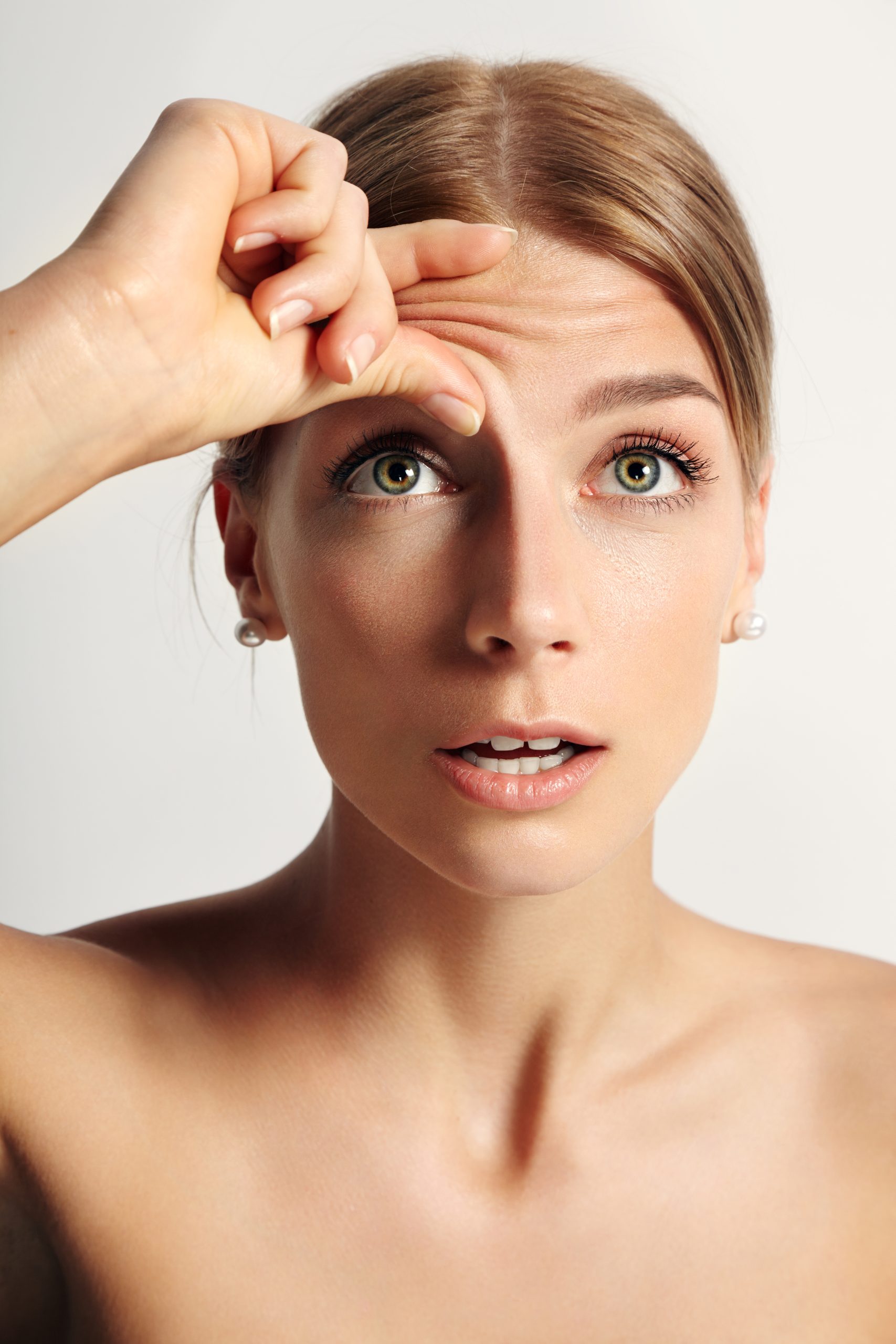 girl wrinkle her forehead with fingers